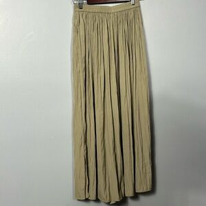 Uniqlo Crinkle Pleated Maxi Olive Green Skort size small- gently used
